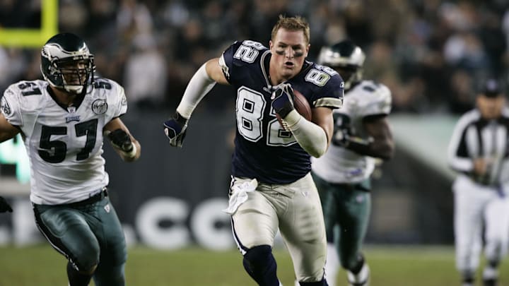 Dallas Cowboys tight end Jason Witten carries the ball for a 53-yard reception after losing his helmet after he was hit by Philadelphia Eagles safety Quintin Mikell Dallas Cowboys tight end Jason Witten carries the ball for a 53-yard reception after losing his helmet after he was hit by Philadelphia Eagles safety Quintin Mikell