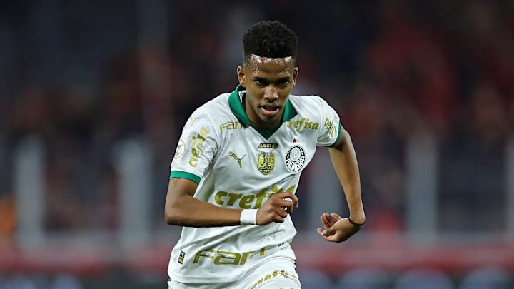 Estêvão está próximo de retorno à escalação do Palmeiras