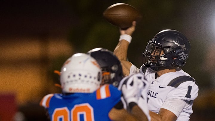 Del Valle’s Jake Fette (1) throws the ball during a football game against Canutillo at Canutillo in El Paso, Texas, on Friday, Sept. 20, 2024.