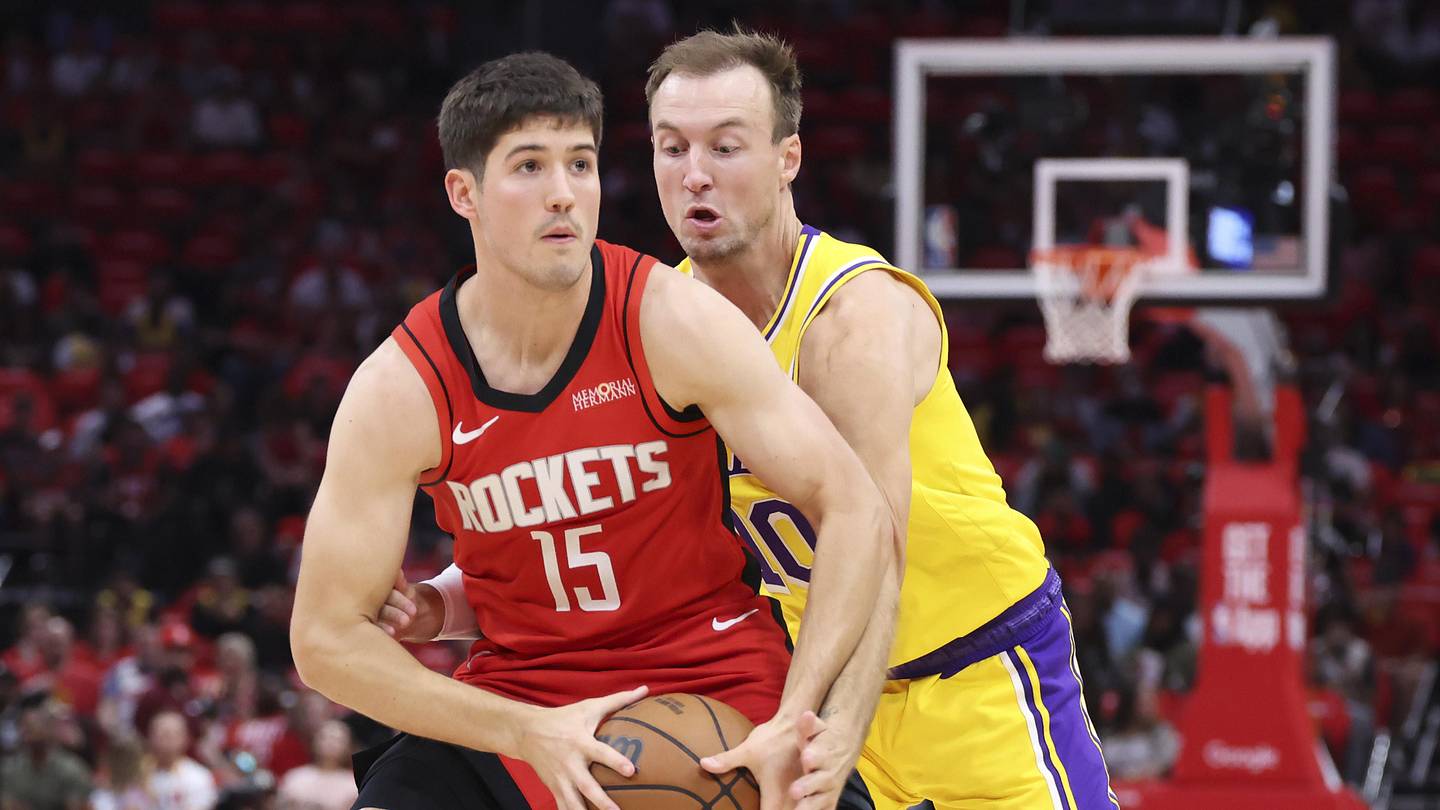 Reed Sheppard's clutch plays keep Rockets alive as Houston staves off elimination against Lakers — image 2