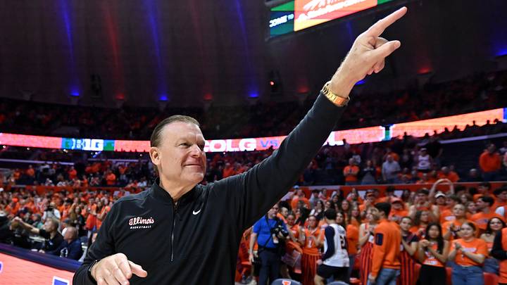 Nov 14, 2025; Champaign, Illinois, USA; Illinois Fighting Illini head coach Brad Underwood greets the crowd before the tip of the game with the Colgate Raiders at State Farm Center. Mandatory Credit: Ron Johnson-Imagn Images Nov 14, 2025; Champaign, Illinois, USA; Illinois Fighting Illini head coach Brad Underwood greets the crowd before the tip of the game with the Colgate Raiders at State Farm Center. Mandatory Credit: Ron Johnson-Imagn Images