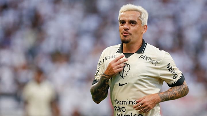 Fagner pode se despedir do Corinthians neste mercado