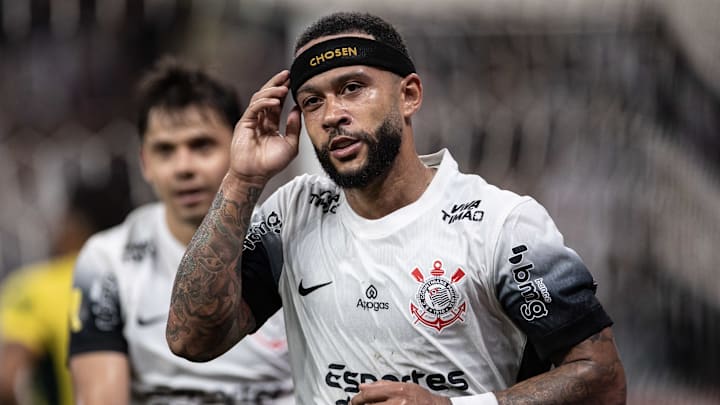 Memphis Depay é convocado e volta a defender a Holanda