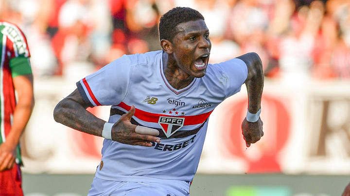 Arboleda volta após lesão e pode reforçar o São Paulo na Libertadores no meio de semana