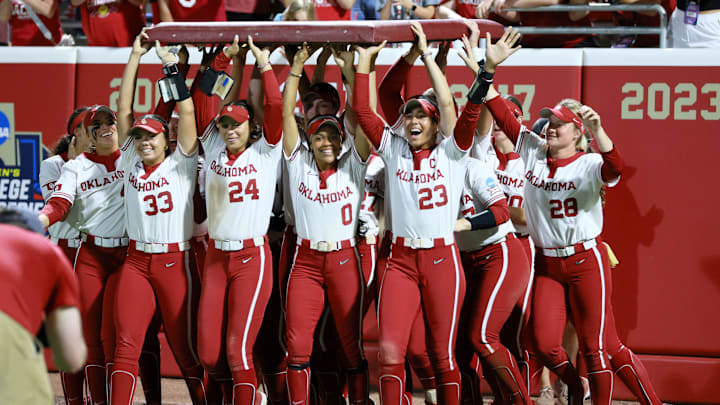 o advance to the Women's College World Series.