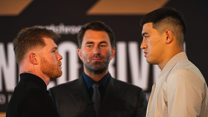 "Canelo" y Bivol se enfrentarán el próximo 7 de mayo