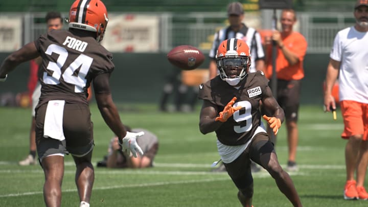 Jul 28, 2022; Berea, OH, USA; Cleveland Browns running back Jerome Ford (34) pitches the ball to