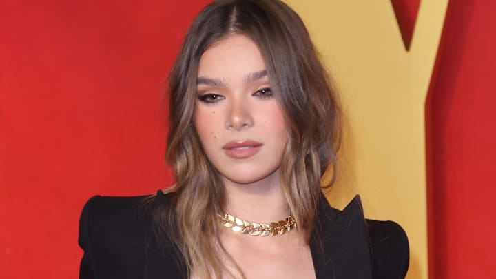 Hailee Steinfeld attends the 2024 Vanity Fair Oscar Party. Hailee Steinfeld attends the 2024 Vanity Fair Oscar Party.