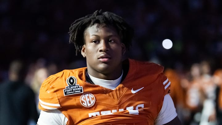 Texas Longhorns linebacker Anthony Hill Jr. against the Clemson Tigers during the CFP National playoff first round at Darrell K Royal-Texas Memorial Stadium. Texas Longhorns linebacker Anthony Hill Jr. against the Clemson Tigers during the CFP National playoff first round at Darrell K Royal-Texas Memorial Stadium.