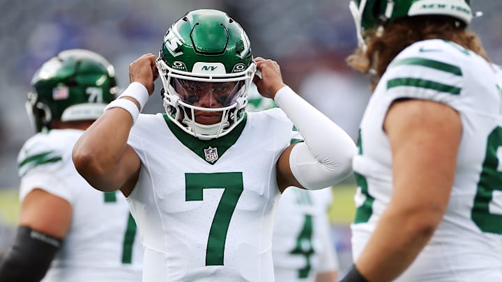 NY Jets quarterback Justin Fields