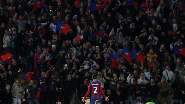 TOPSHOT-FBL-EUR-C1-BARCELONA-NAPOLI