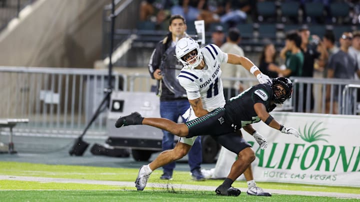 Honolulu, Hawaii, USA; Utah State Aggies wide receiver Braden Pegan (11) can’t pull in a catch while being guarded by Hawaii Rainbow Warriors defensive back Kona Moore (2) during the first half at Clarence T.C. Ching Athletics Complex. Moore was called for pass interference during the play. Honolulu, Hawaii, USA; Utah State Aggies wide receiver Braden Pegan (11) can’t pull in a catch while being guarded by Hawaii Rainbow Warriors defensive back Kona Moore (2) during the first half at Clarence T.C. Ching Athletics Complex. Moore was called for pass interference during the play.