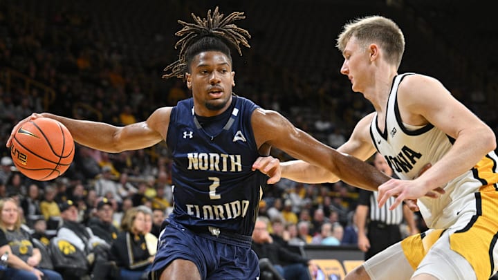 North Florida Ospreys guard Chaz Lanier (2) 