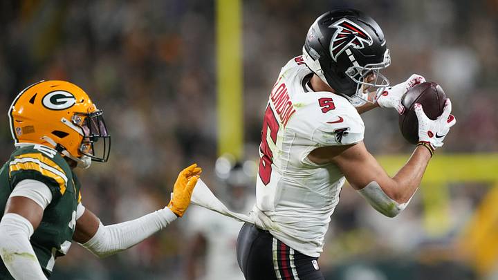 Atlanta Falcon WR Drake London catches a pass against the Green Bay Packers. Mandatory Credit: Jeff Hanisch-Imagn Images Atlanta Falcon WR Drake London catches a pass against the Green Bay Packers. Mandatory Credit: Jeff Hanisch-Imagn Images
