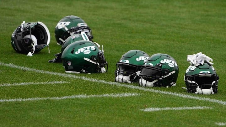 Oct 8, 2021; Ware, England, United Kingdom; New York Jets helmets are seen during a practice at the Manor Marriott Hotel and Country Club. Mandatory Credit: Kirby Lee-Imagn Images Oct 8, 2021; Ware, England, United Kingdom; New York Jets helmets are seen during a practice at the Manor Marriott Hotel and Country Club. Mandatory Credit: Kirby Lee-Imagn Images