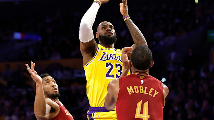 Cleveland Cavaliers v Los Angeles Lakers