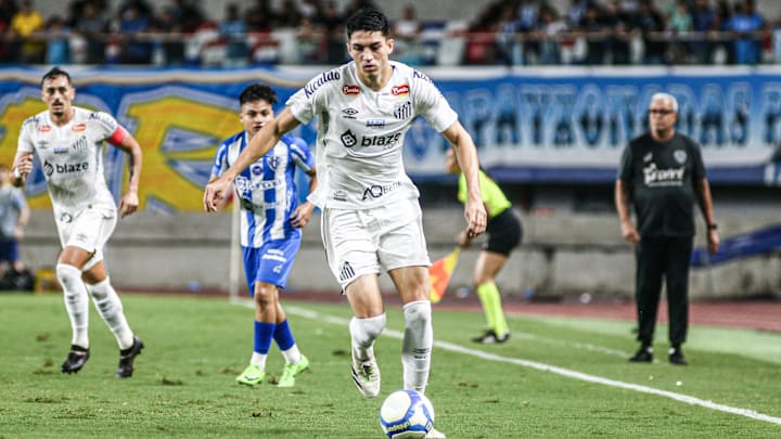 Jair Paula, zagueiro do Santos, é alvo antigo do Botafogo