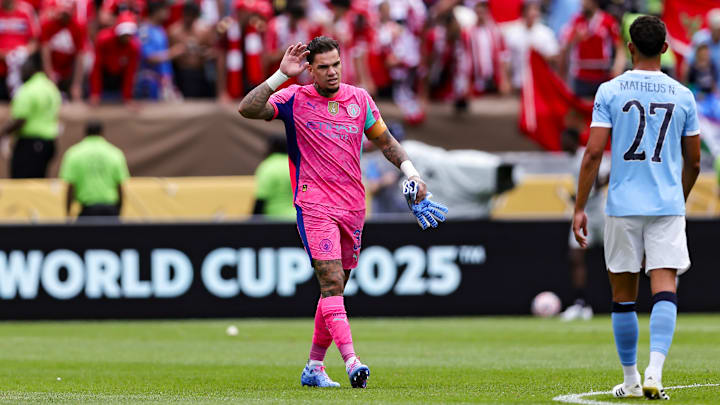 Brasileiro pode sair do City após oito temporadas