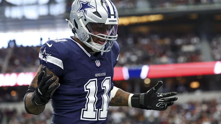 Dallas Cowboys linebacker Micah Parsons celebrates after a sack against the Washington Commanders at AT&T Stadium.