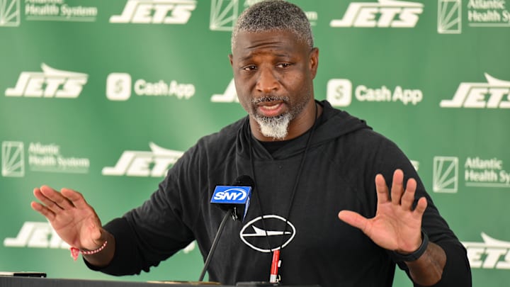 Aaron Glenn might be fine with the Jets' backup QB situation, but that doesn't mean it isn't an issue. Aaron Glenn might be fine with the Jets' backup QB situation, but that doesn't mean it isn't an issue.