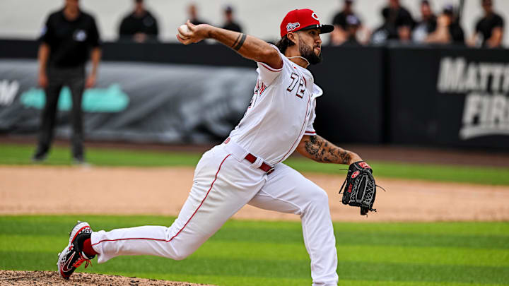 Aug 3, 2025; Bristol, Tennessee, USA; Cincinnati Reds pitcher Lyon Richardson (72) throws a pitch against the Atlanta Braves at Bristol Motor Speedway. Mandatory Credit: Bryan Lynn-Imagn Images Aug 3, 2025; Bristol, Tennessee, USA; Cincinnati Reds pitcher Lyon Richardson (72) throws a pitch against the Atlanta Braves at Bristol Motor Speedway. Mandatory Credit: Bryan Lynn-Imagn Images