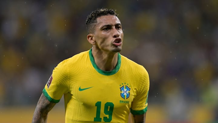 Raphinha foi cortado em virtude da covid-19