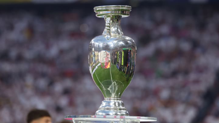 Le trophée sera remis ce dimanche soir. Le trophée sera remis ce dimanche soir.