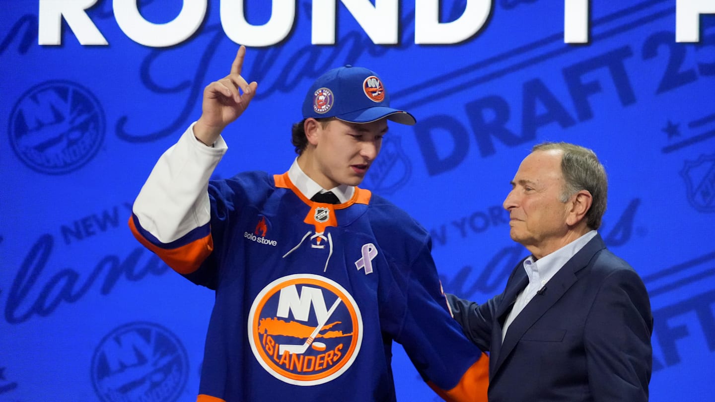 NY Islanders' Matthew Schaefer Honors Late Mother With Emotional $150K Initiative