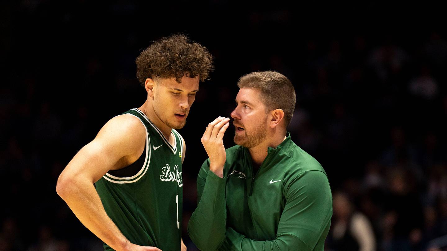 Should Gonzaga pursue 6'6 senior guard with local ties out of the transfer portal?