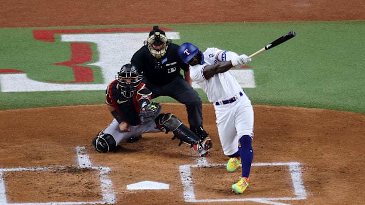 Adolis García lleva 21 producidas en esta postemporada de MLB