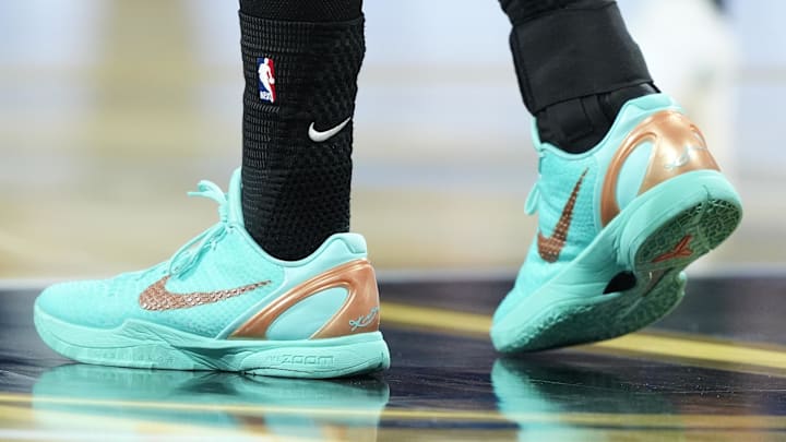 New York Knicks guard Jalen Brunson wears the Nike Kobe 6 Protro "Statue of Liberty" colorway.