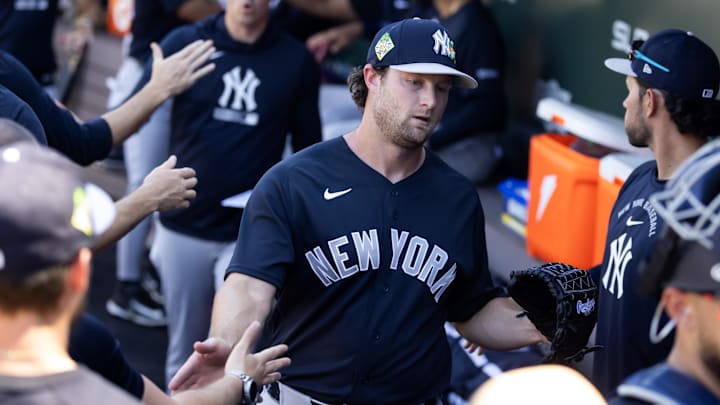 Cole tiene 35 años de edad 