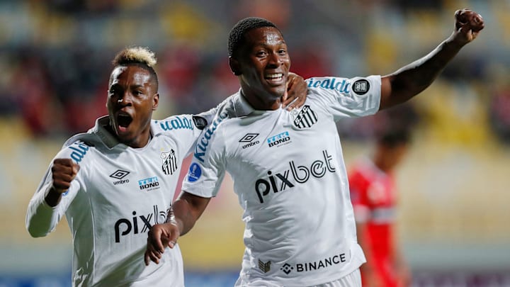 Angulo mudou o jogo na Vila Belmiro Angulo mudou o jogo na Vila Belmiro