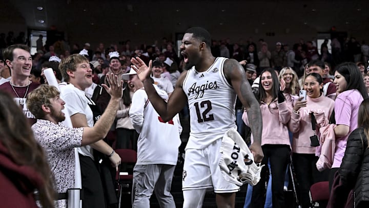 Texas A&M Aggies forward Rashaun Agee leads the team in scoring (14.2) and rebounding (8.7).