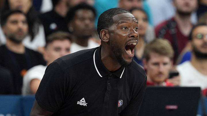 Jul 31, 2024; Villeneuve-d'Ascq, France; South Sudan head coach Royal Ivey in the first quarter against the United States during the Paris 2024 Olympic Summer Games at Stade Pierre-Mauroy. Mandatory Credit: John David Mercer-Imagn Images Jul 31, 2024; Villeneuve-d'Ascq, France; South Sudan head coach Royal Ivey in the first quarter against the United States during the Paris 2024 Olympic Summer Games at Stade Pierre-Mauroy. Mandatory Credit: John David Mercer-Imagn Images