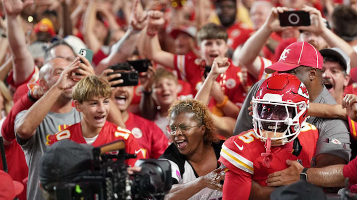 Oct 12, 2025; Kansas City, Missouri, USA; Kansas City Chiefs wide receiver Marquise Brown (5) reacts with the fans after a touchdown catch against the Detroit Lions during the second half at GEHA Field at Arrowhead Stadium. Mandatory Credit: Denny Medley-Imagn Images Oct 12, 2025; Kansas City, Missouri, USA; Kansas City Chiefs wide receiver Marquise Brown (5) reacts with the fans after a touchdown catch against the Detroit Lions during the second half at GEHA Field at Arrowhead Stadium. Mandatory Credit: Denny Medley-Imagn Images