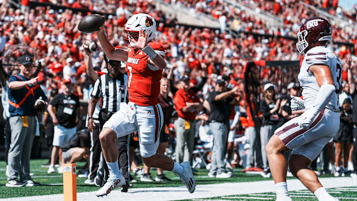 Louisville Cardinals quarterback Miller Moss (7)