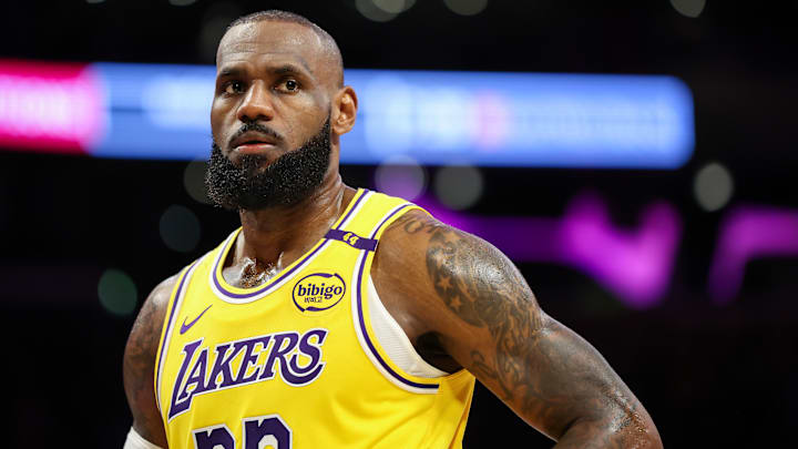 New York Knicks v Los Angeles Lakers