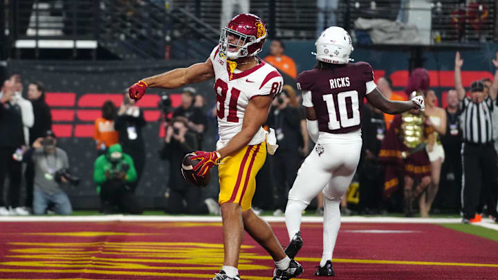 Dec 27, 2024; Las Vegas, NV, USA; iSouthern California Trojans wide receiver Kyle Ford (81) celebrates after scoring on a 7-yard touchdown reception against the Texas A&M Aggies at Allegiant Stadium. Mandatory Credit: Kirby Lee-Imagn Images Dec 27, 2024; Las Vegas, NV, USA; iSouthern California Trojans wide receiver Kyle Ford (81) celebrates after scoring on a 7-yard touchdown reception against the Texas A&M Aggies at Allegiant Stadium. Mandatory Credit: Kirby Lee-Imagn Images