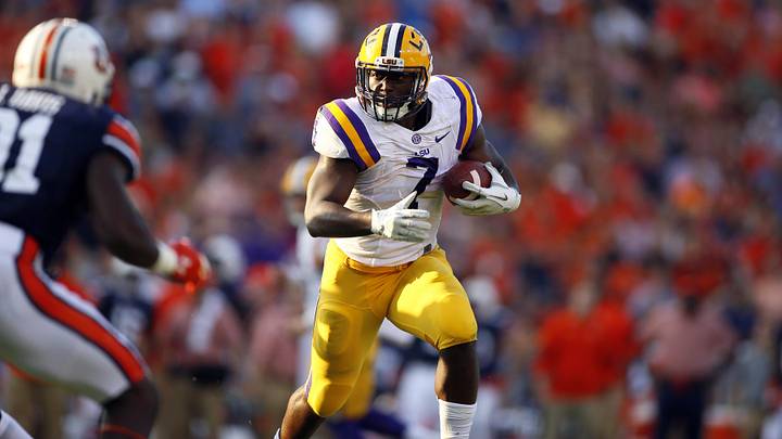 Sep 24, 2016; Auburn, AL, USA; LSU Tigers running back Leonard Fournette (7) carries against the Auburn Tigers during the first quarter at Jordan Hare Stadium. Mandatory Credit: John Reed-Imagn Images Sep 24, 2016; Auburn, AL, USA; LSU Tigers running back Leonard Fournette (7) carries against the Auburn Tigers during the first quarter at Jordan Hare Stadium. Mandatory Credit: John Reed-Imagn Images