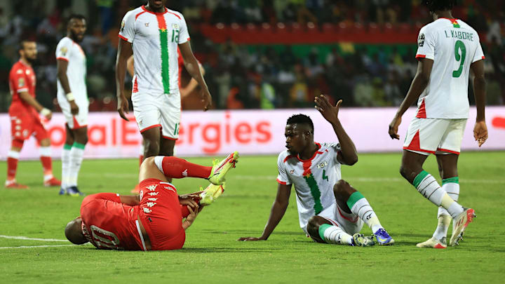 La polémique sur le penalty non sifflé de Khazri enfle sur Twitter