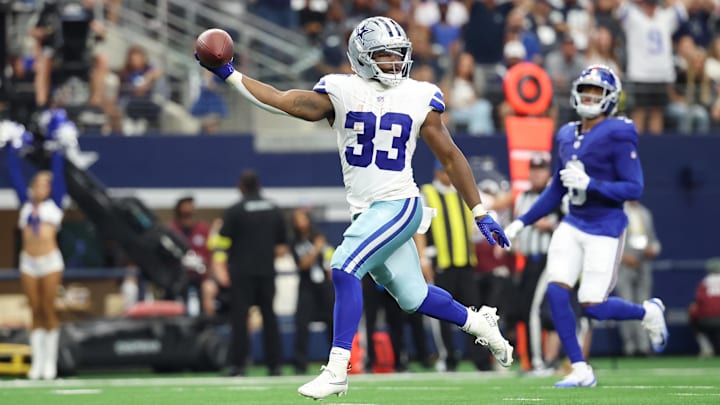 Sep 14, 2025; Arlington, Texas, USA; Dallas Cowboys running back Javonte Williams (33) runs with the ball for a touchdown against the New York Giants.