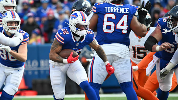 Buffalo Bills running back Ray Davis runs for a gain during the third quarter against the Denver Broncos 