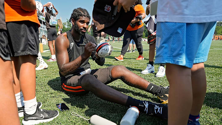 Cleveland Browns quarterback Shedeur Sanders (12) signs autographs for football fans after day eight of NFL training camp at CrossCountry Mortgage Campus, Friday, Aug. 1, 2025, in Berea, Ohio.