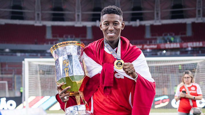 Zagueiro tem grandes objetivos pelo Colorado