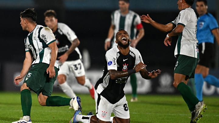 Meia chega por empréstimo até dezembro