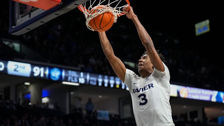 Xavier Musketeers guard Dailyn Swain (3) dunks the go-ahead points which would be for the win in the
