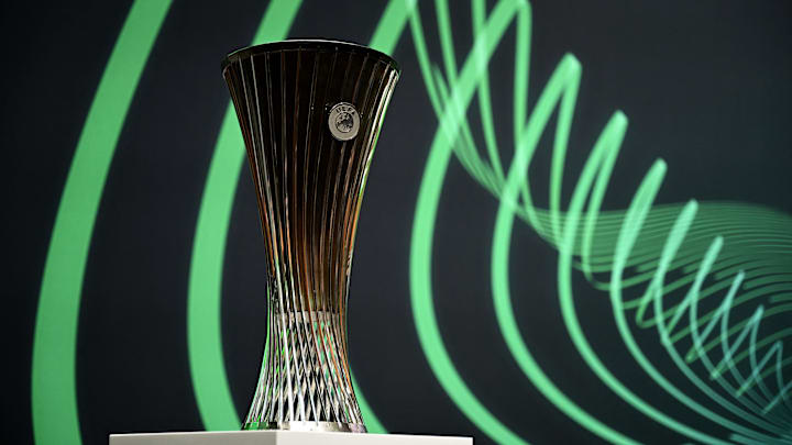 Die Eintracht spielt um diesen Pokal Die Eintracht spielt um diesen Pokal