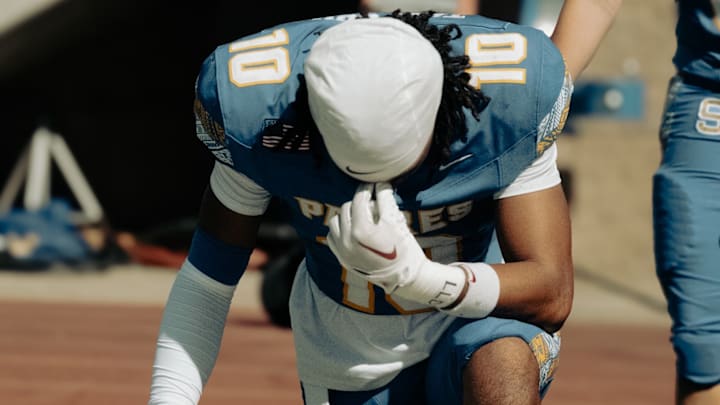 Malakai Taufoou taking a knee