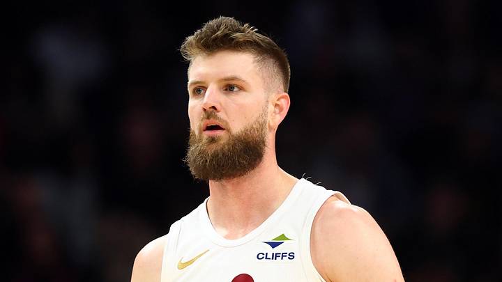 Cleveland Cavaliers forward Dean Wade (32) against the Phoenix Suns at Mortgage Matchup Center on January 30, 2026.